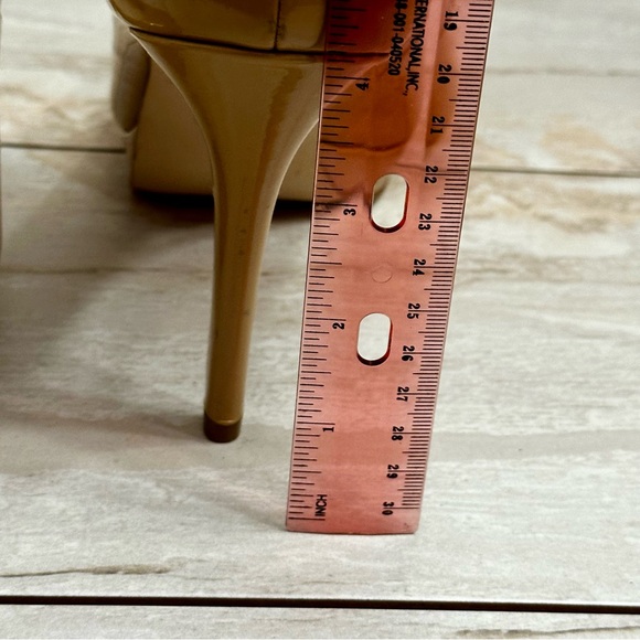 Michael Michael Kors Ionna Nude Beige Patent Leather Round Toe Platform Heels 10 - Picture 9 of 15